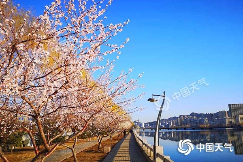 『中国天气网』北方冷暖转换频繁，南方雨水渐停江南重回20℃