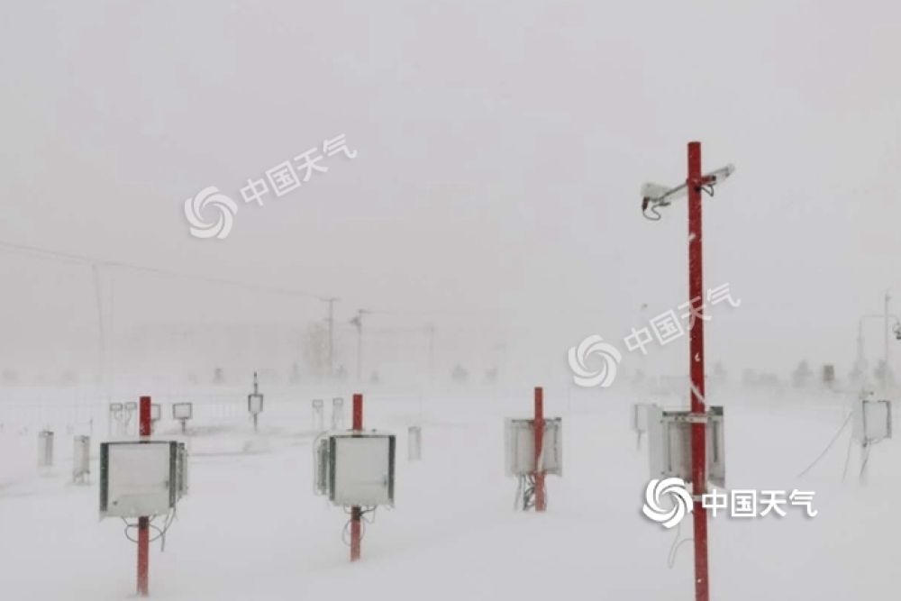 中国天气网■江南华南雨不休，冷涡盘旋！我国东北华北风不停