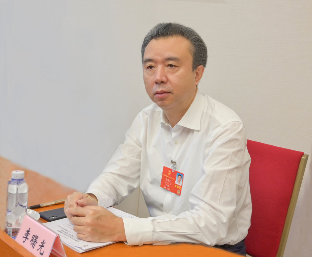 李曙光代表:为"六稳""六保"和夺取双胜利多做贡献