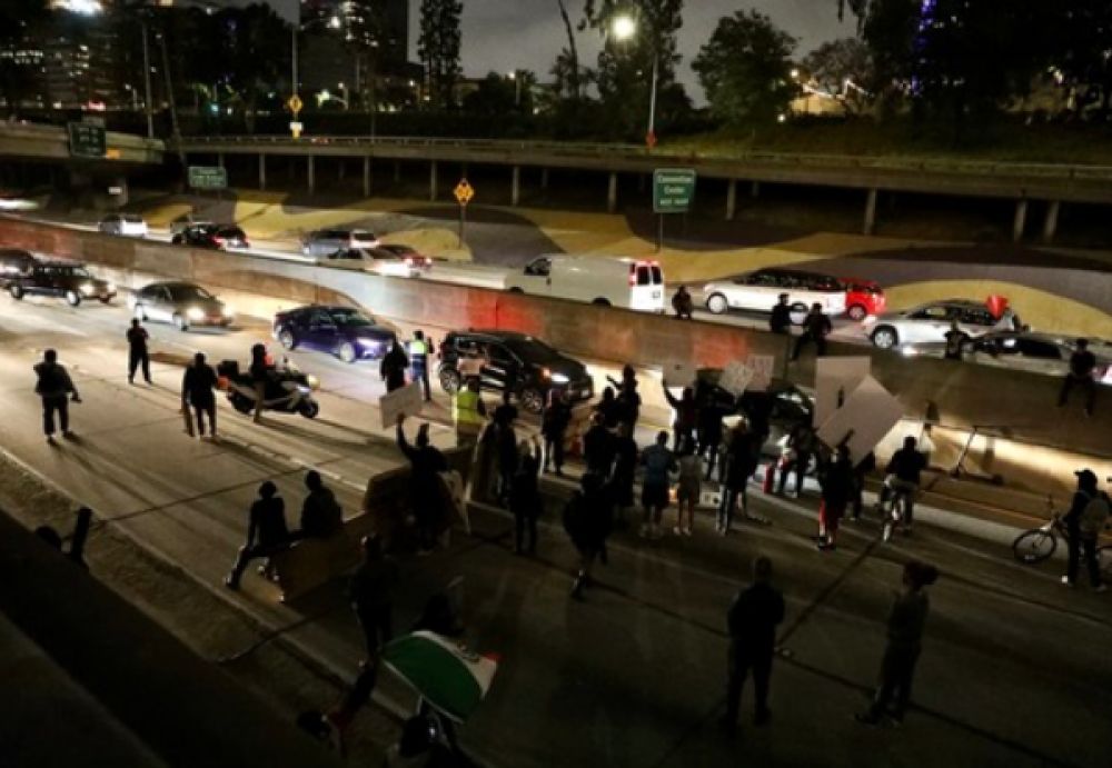 洛杉矶示威发展为骚乱 533人被警方逮捕 