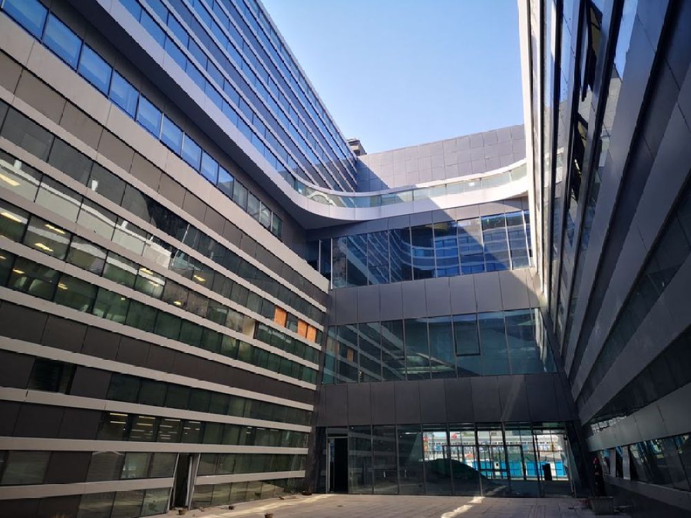 北京冬奥会训练场馆“冰坛”完成冰场浇筑