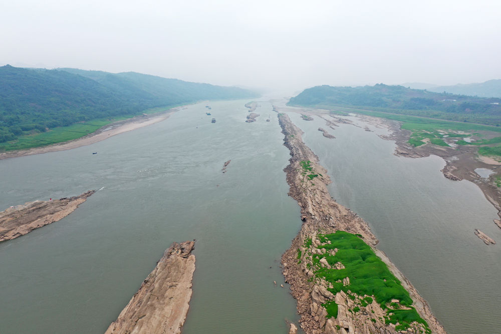 重庆:长江水位回落现草海