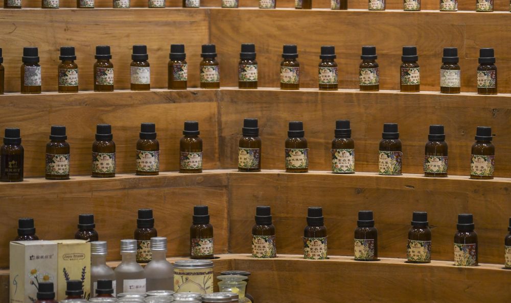 新华社是花更是画！薰衣草花海等你来