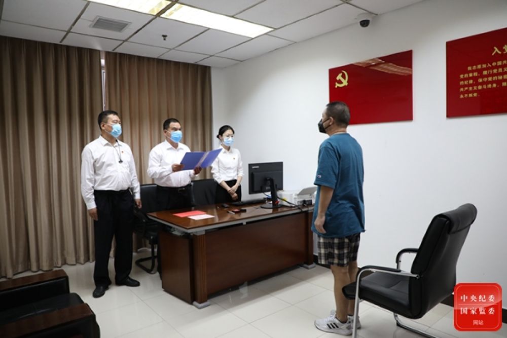 人员“红通人员”海涛回国投案
