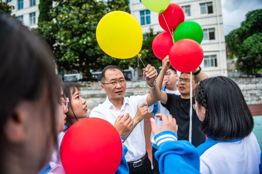 新华社青春飞扬