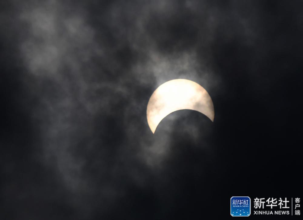 6月21日在福州拍摄的日食。“日环食”天文景观于6月21日“夏至日”下午在天宇上演。新华社记者魏培全摄