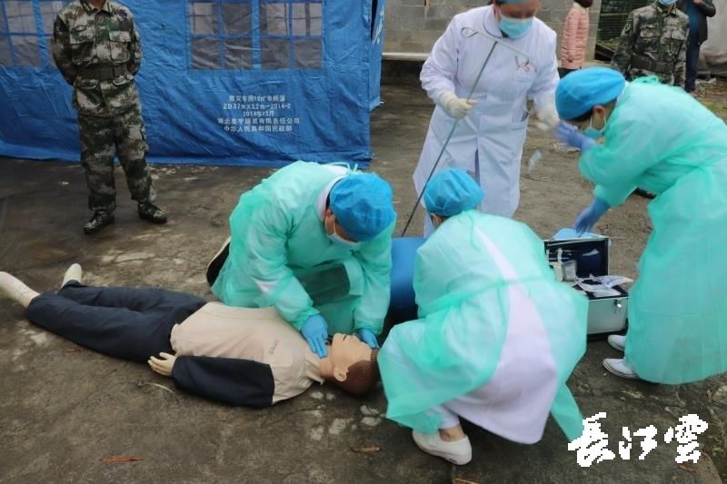 【】恩施山体滑坡前，他发出的这张图救了全村人的命！