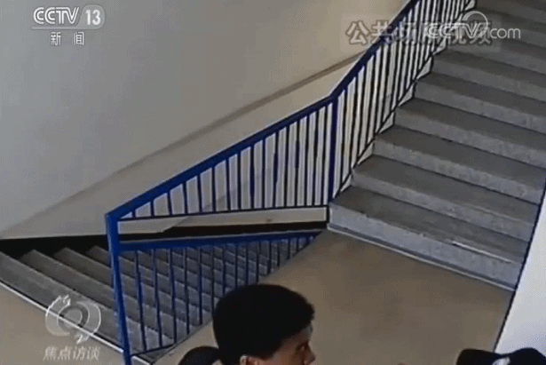 央视新闻|设小灶、用冰箱、用电脑...黑老大坐牢就像住宾馆