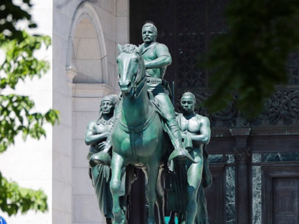 【】拆雕像、改名、换州旗……美国为何频频按下“删除键”？