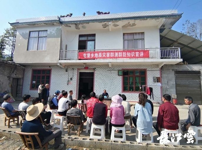 【】恩施山体滑坡前，他发出的这张图救了全村人的命！