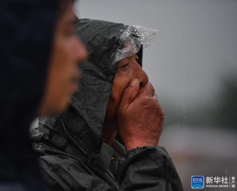 【】长江大堤上的“父子之约”