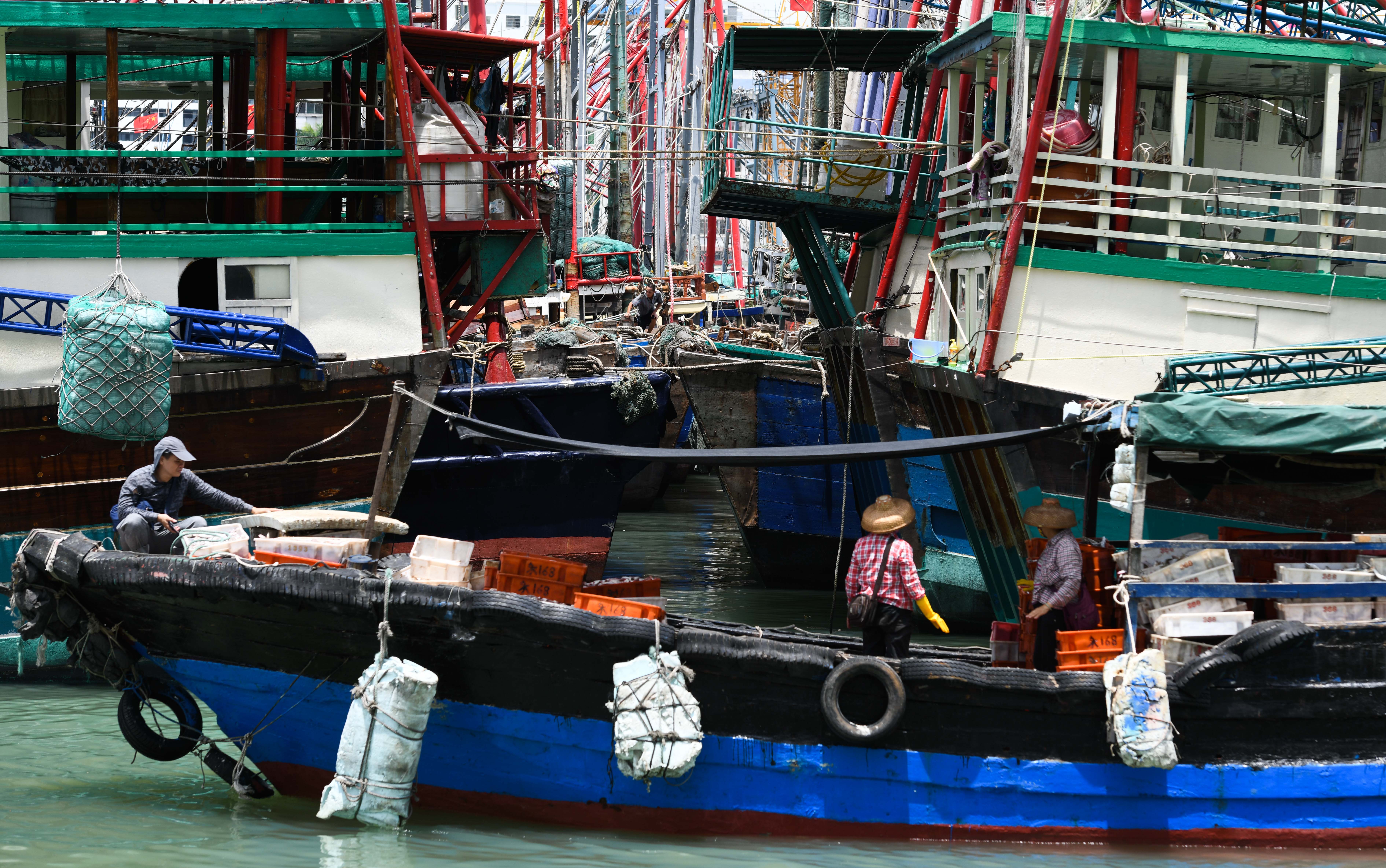 新华社|海口：船舶进港避台风