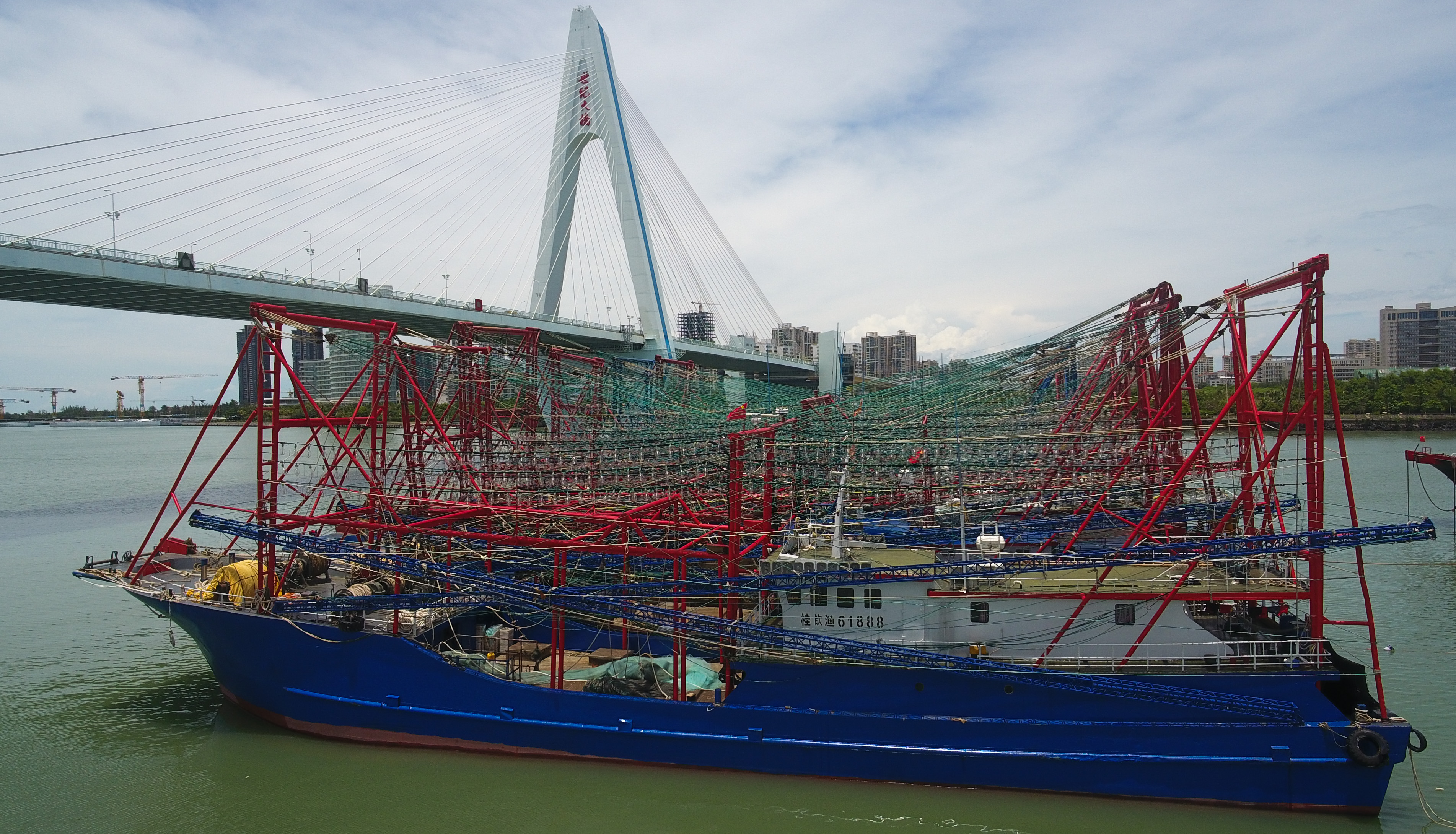 新华社|海口：船舶进港避台风