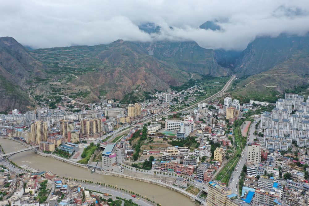 这是7月14日拍摄的舟曲县老县城(无人机照片).新华社记者杜哲宇摄