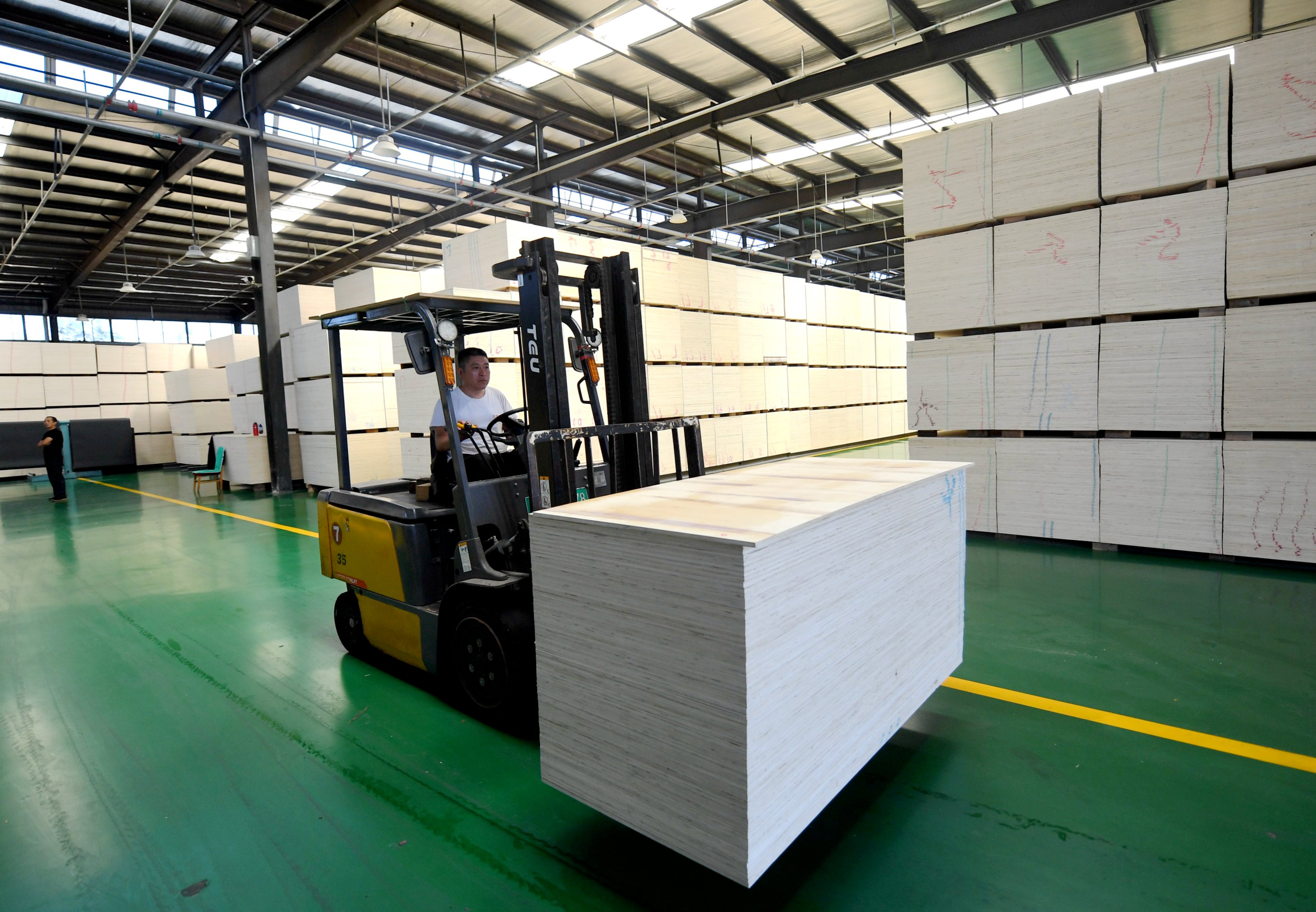 广西桉木芯板加工厂图片