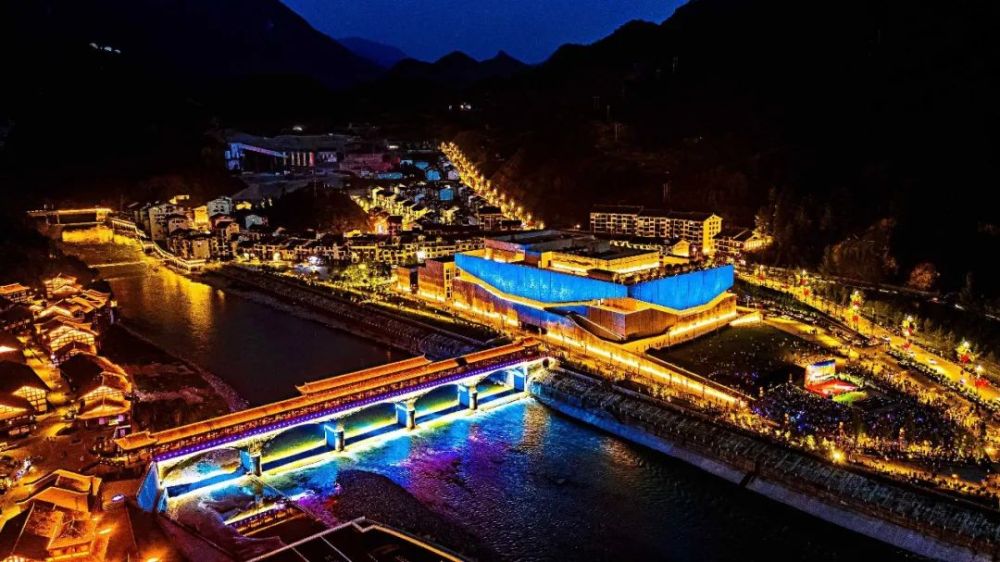 巴山大峡谷:丰富夜游体验