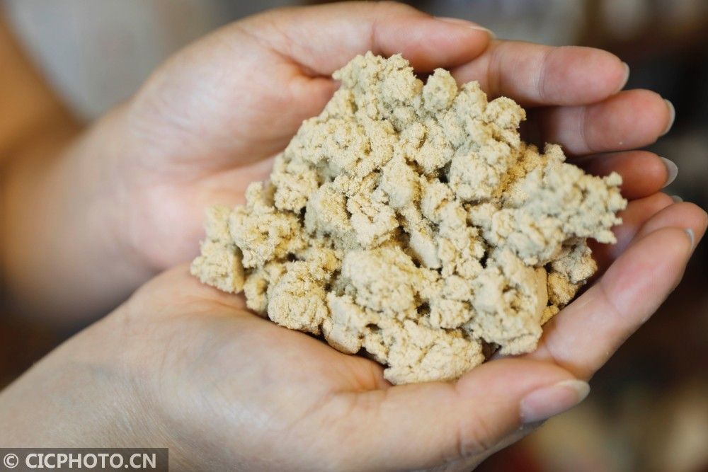 |河南宝丰：小康路上的夫妻“艾”情