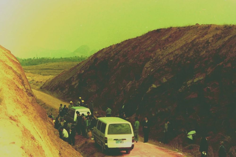 新华社|修个路也能挖到恐龙蛋，这座小城堪称现实版“侏罗纪公园”