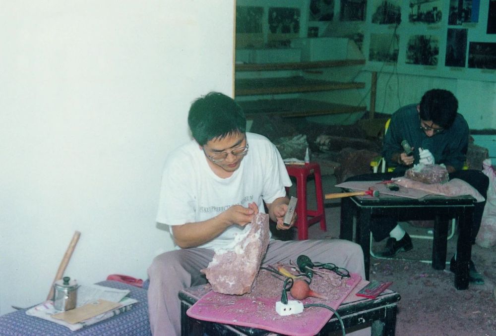 新华社|修个路也能挖到恐龙蛋，这座小城堪称现实版“侏罗纪公园”