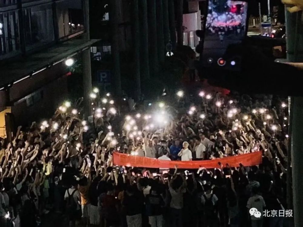 真·大型追星现场!钟南山凯旋,昨夜这一幕幕刷屏了