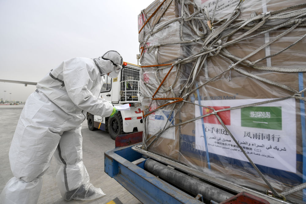 “别放松!”——全球累计新冠确诊病例数破4000万 中阿民间守望相助共抗疫情