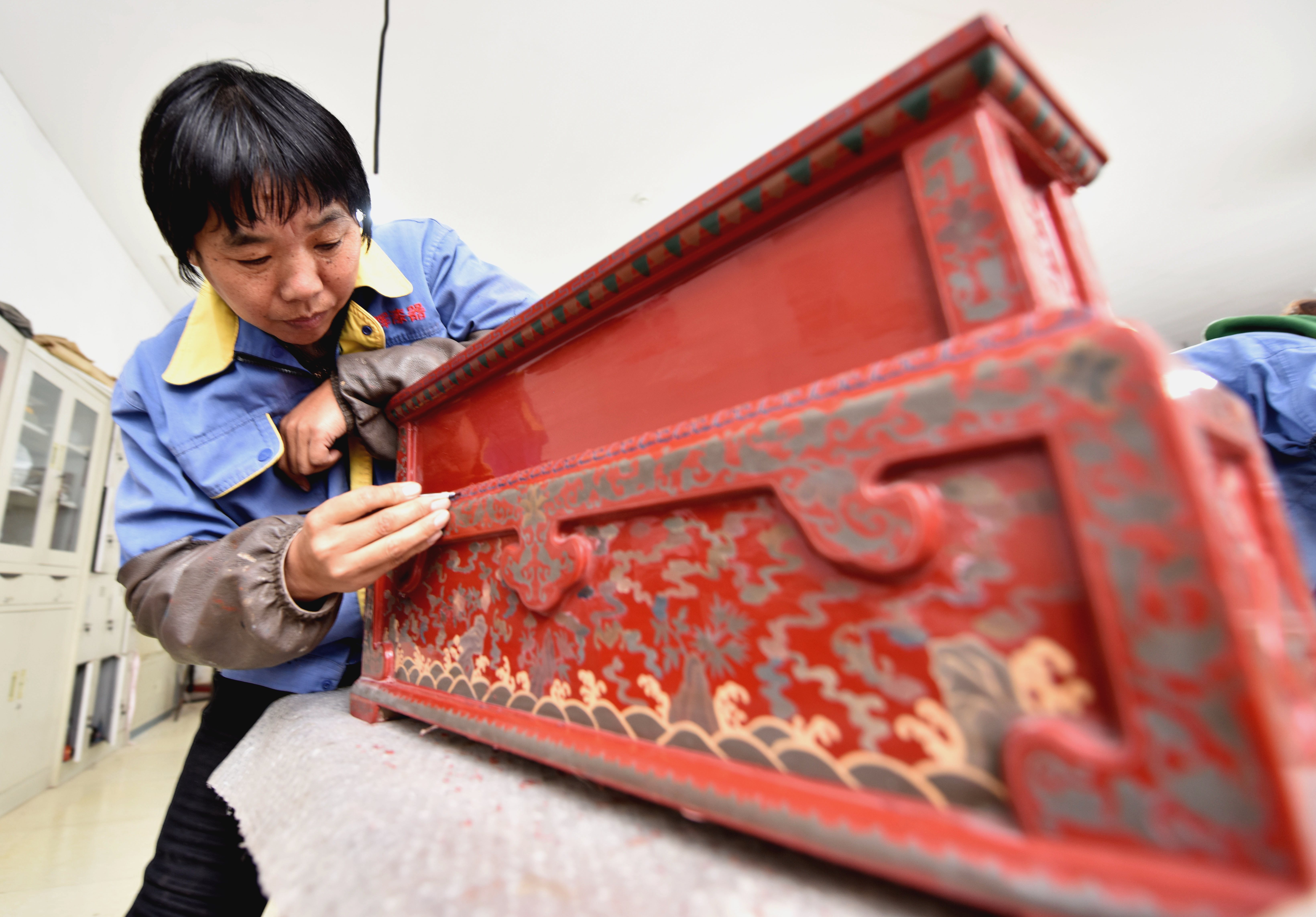 传统手工艺"雕刻"致富路