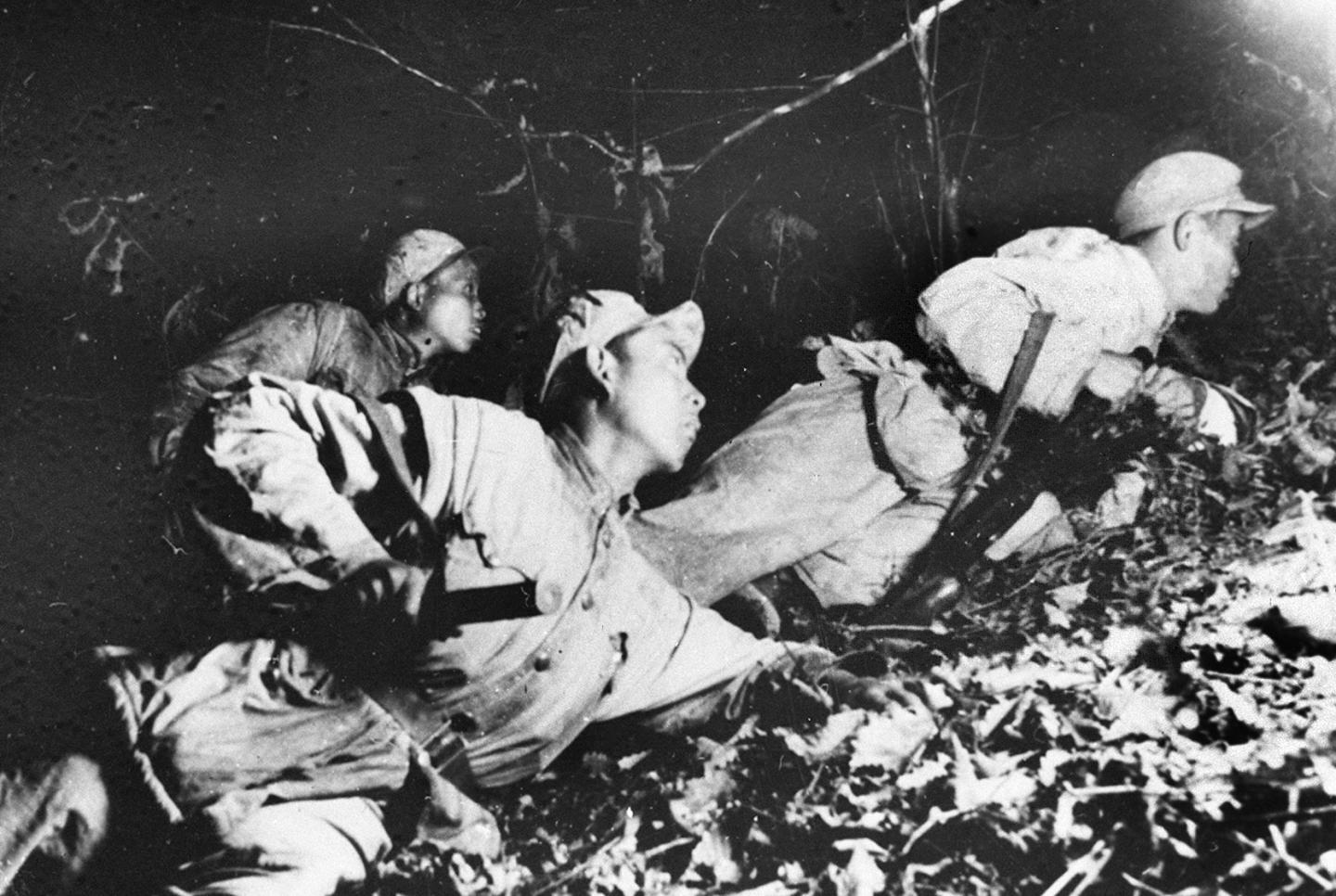 老照片：二战时切腹自杀的日本妇女，被德军侵犯杀害的苏联女兵_【快资讯】