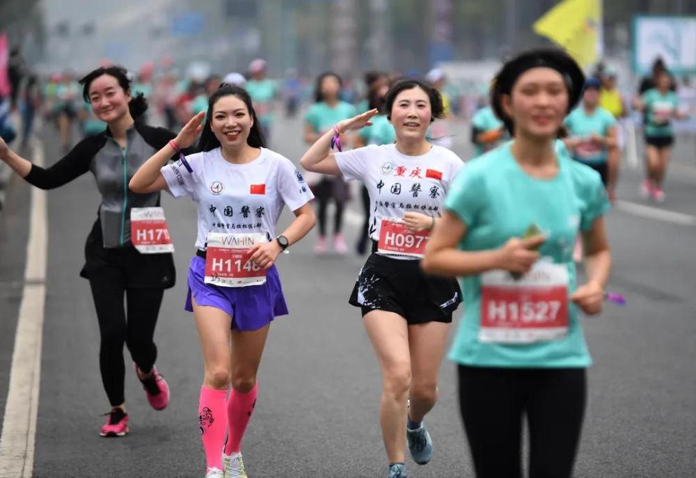 承不承认！今天这群美女|承不承认！今天这群美女，是南滨路上最美的风景~