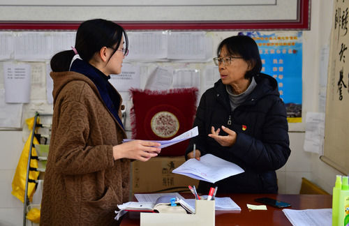 大山女孩的"校长妈妈—记云南丽江华坪女子高级中学校长张桂梅