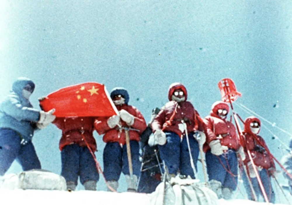 中尼元首共同宣布珠峰“身高”有何深意？