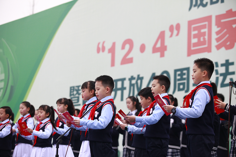 加强宪法学习,为青少年扣好“人生第一颗扣子”