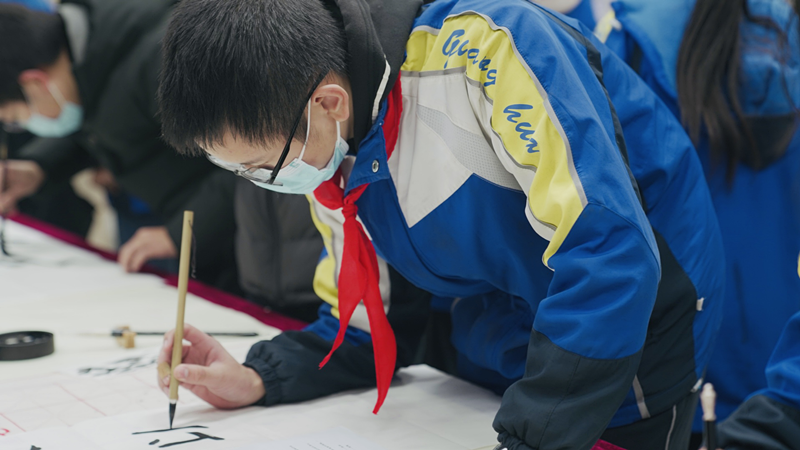 加强宪法学习，为青少年扣好“人生第一颗扣子”