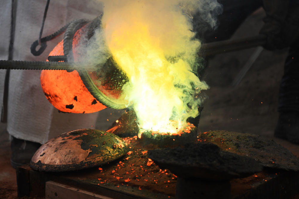 1月16日,在甘肃省定西市岷县清水镇清水村,岷县铜铝铸造技艺代表性