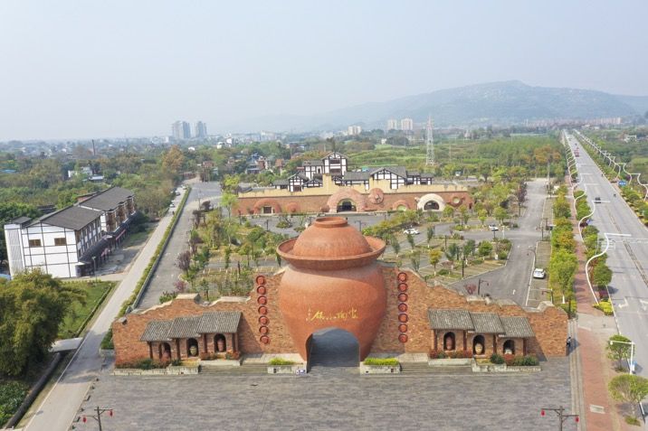 荣昌安陶小镇全景.(新华社记者刘潺摄)