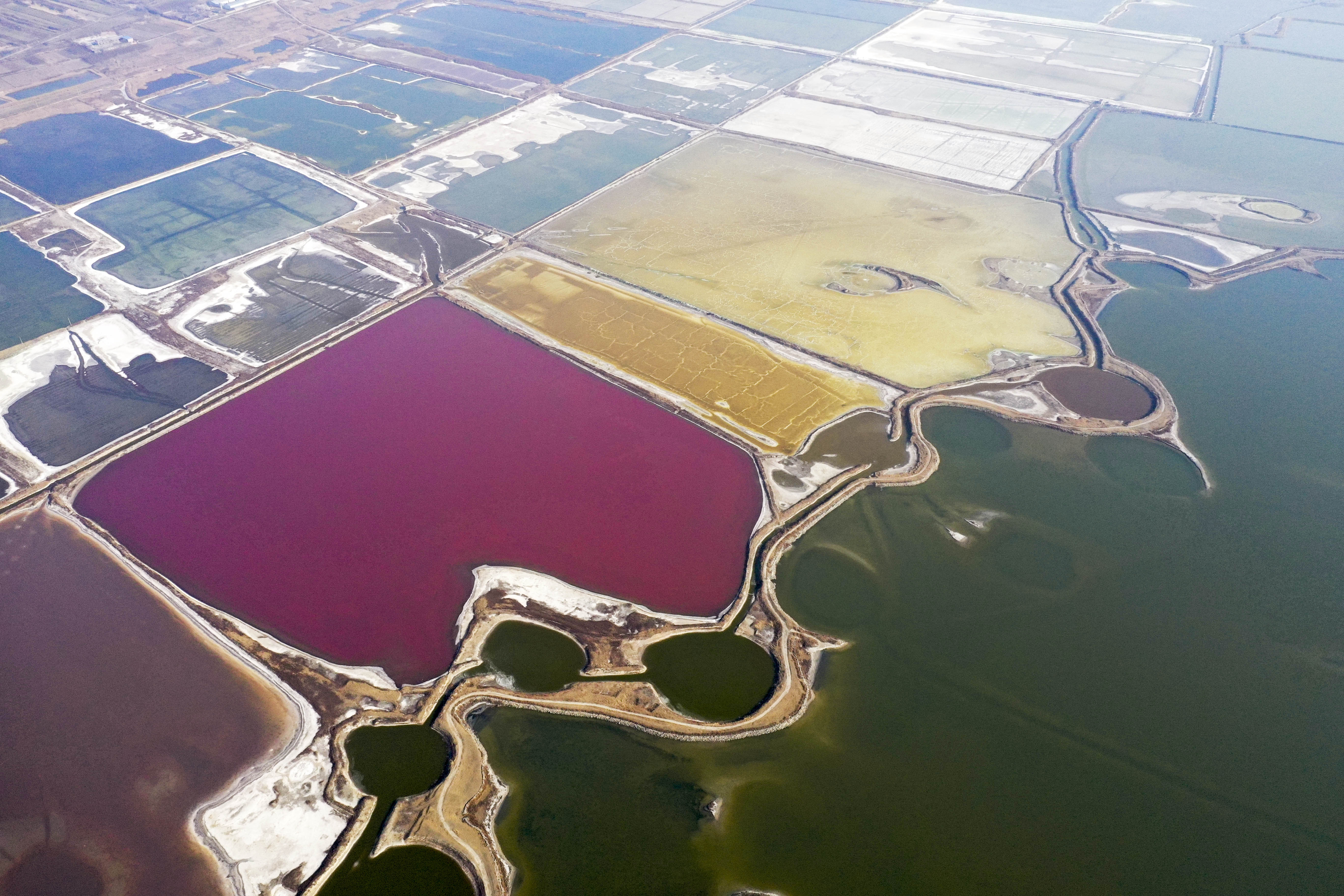 山西运城:五彩盐池美