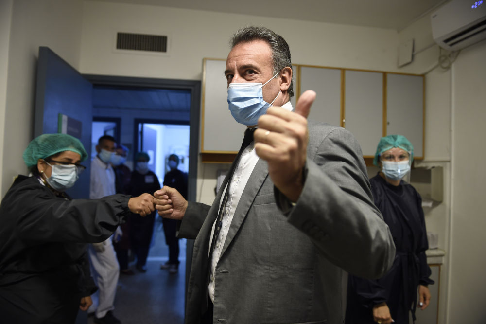 乌拉圭副总统和卫生部长接种中国新冠疫苗