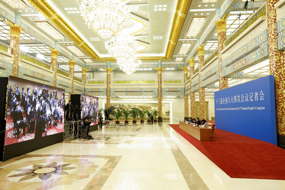 李克強(qiáng)總理出席記者會(huì)并回答中外記者提問