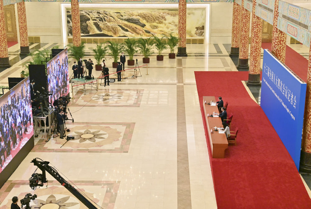 李克強(qiáng)總理出席記者會(huì)并回答中外記者提問