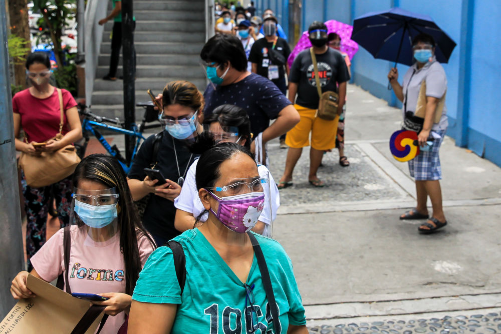 菲律宾民众接种中国科兴新冠疫苗