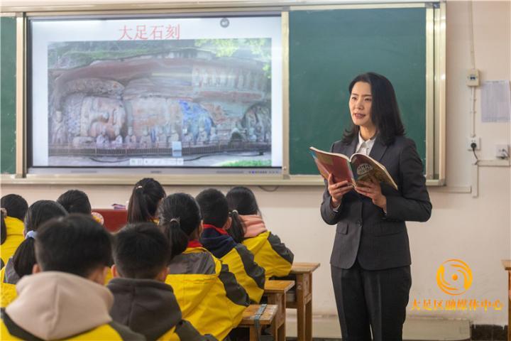 大足邮亭中学老师照片图片