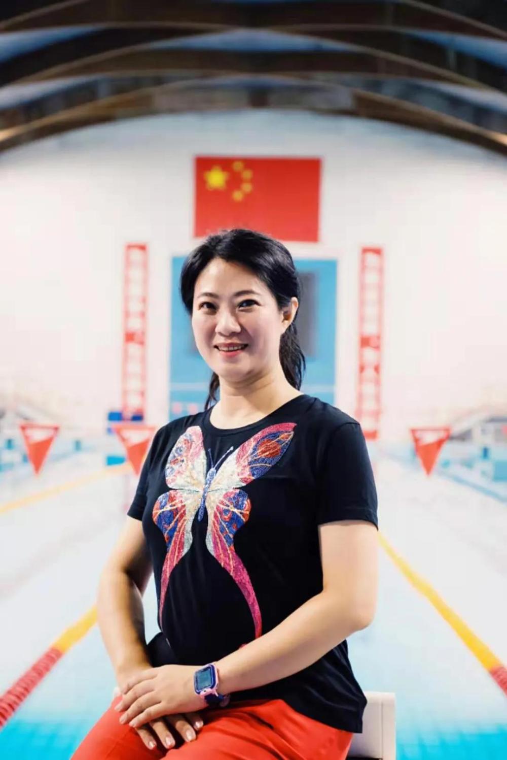 从国际游泳健将到新华社十佳记者,她被外媒视为中国游泳代言人 - 新华