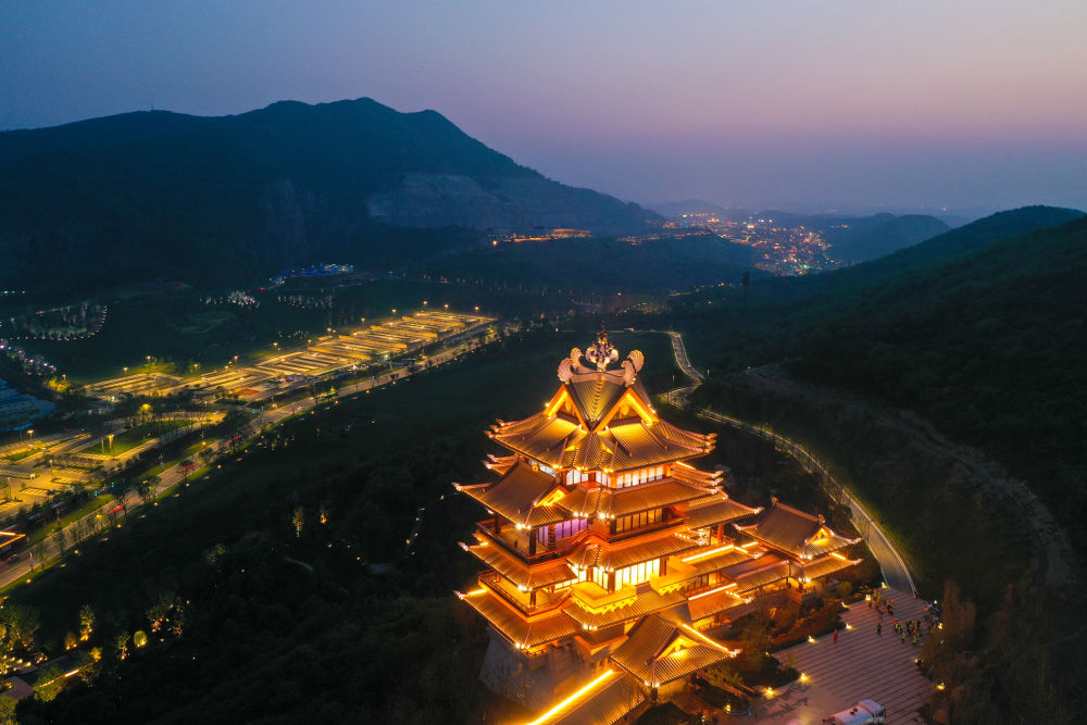 4月15日拍摄的江苏园博园紫东阁(无人机照片).