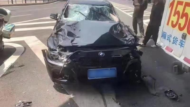 大连警方:轿车在人行横道内撞击行人致4死3伤 大连警方:轿车在人行横道内撞击行人致4死3伤