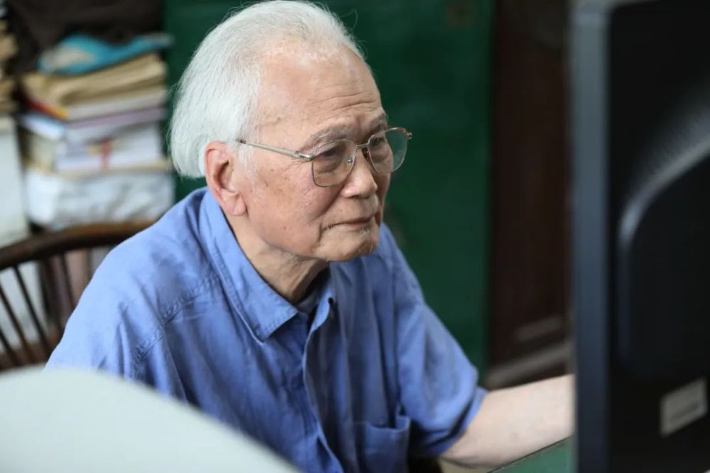 4点多起床,每天工作10小时,86岁科学家这么拼?