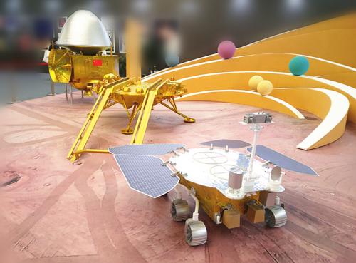 图为“天问一号”火星探测器模型,南京广电集团融媒新闻中心记者林溪摄于中国航天大会 图为“天问一号”火星探测器模型,南京广电集团融媒新闻中心记者林溪摄于中国航天大会