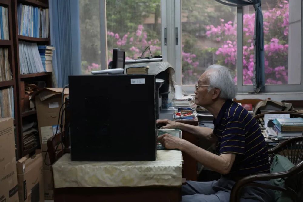 4点多起床,每天工作10小时,86岁科学家这么拼?