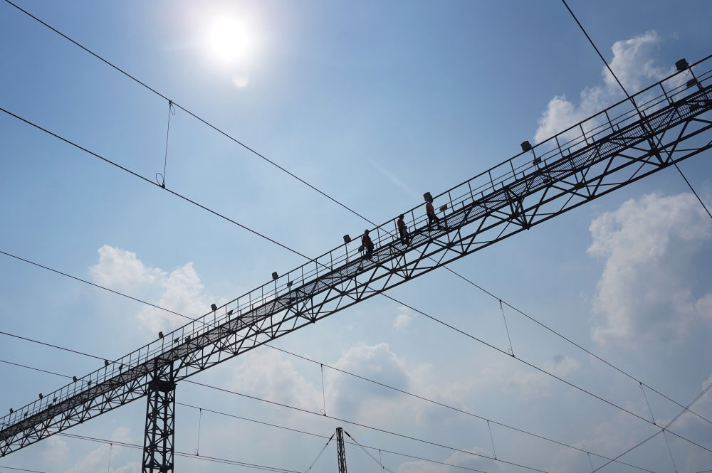 60灯桥上的铁路电力工