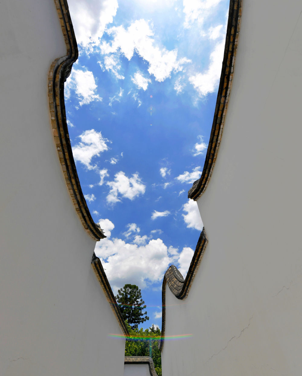 这是位于福州于山风景区里的古厝马鞍墙(7月13日摄).