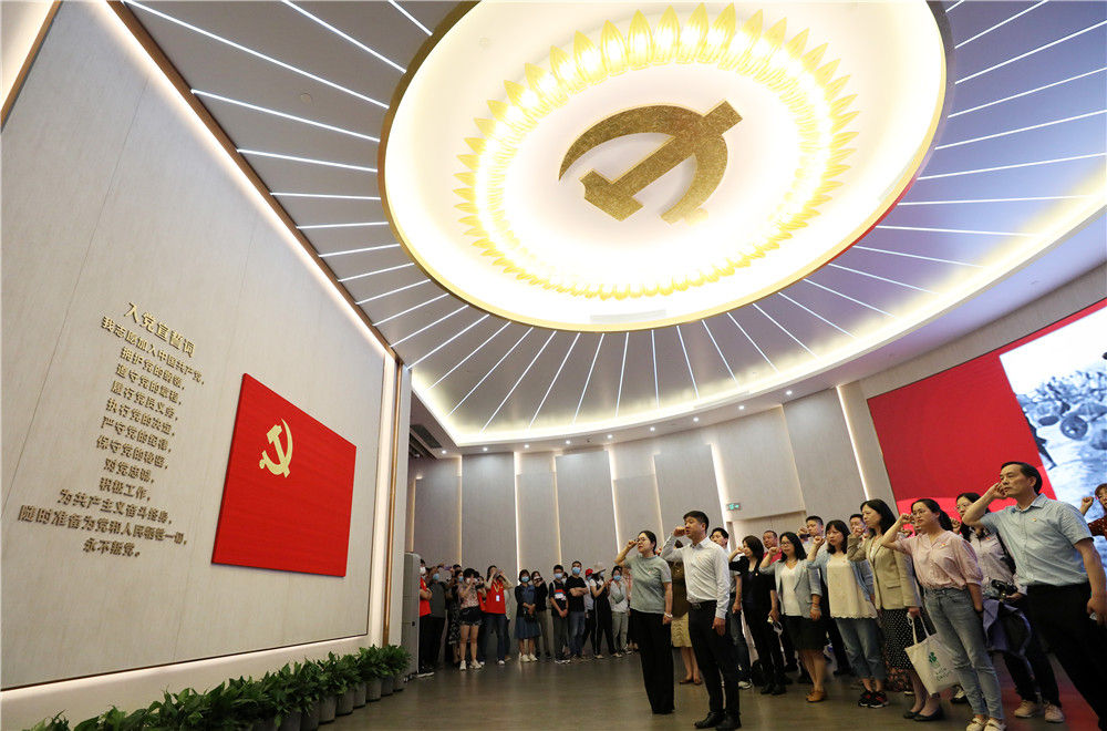 钟华论丨伟大的精神之源奋进的磅礴力量论伟大建党精神2