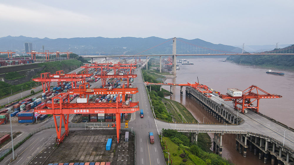 這是重慶果園港(7月19日攝,無人機照片).新華社記者 徐欽 攝